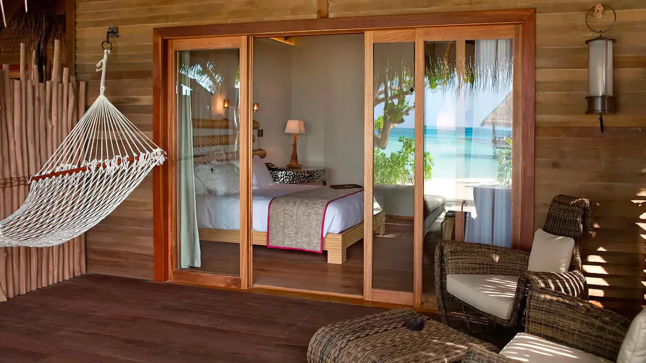 Constance Moofushi — image 28