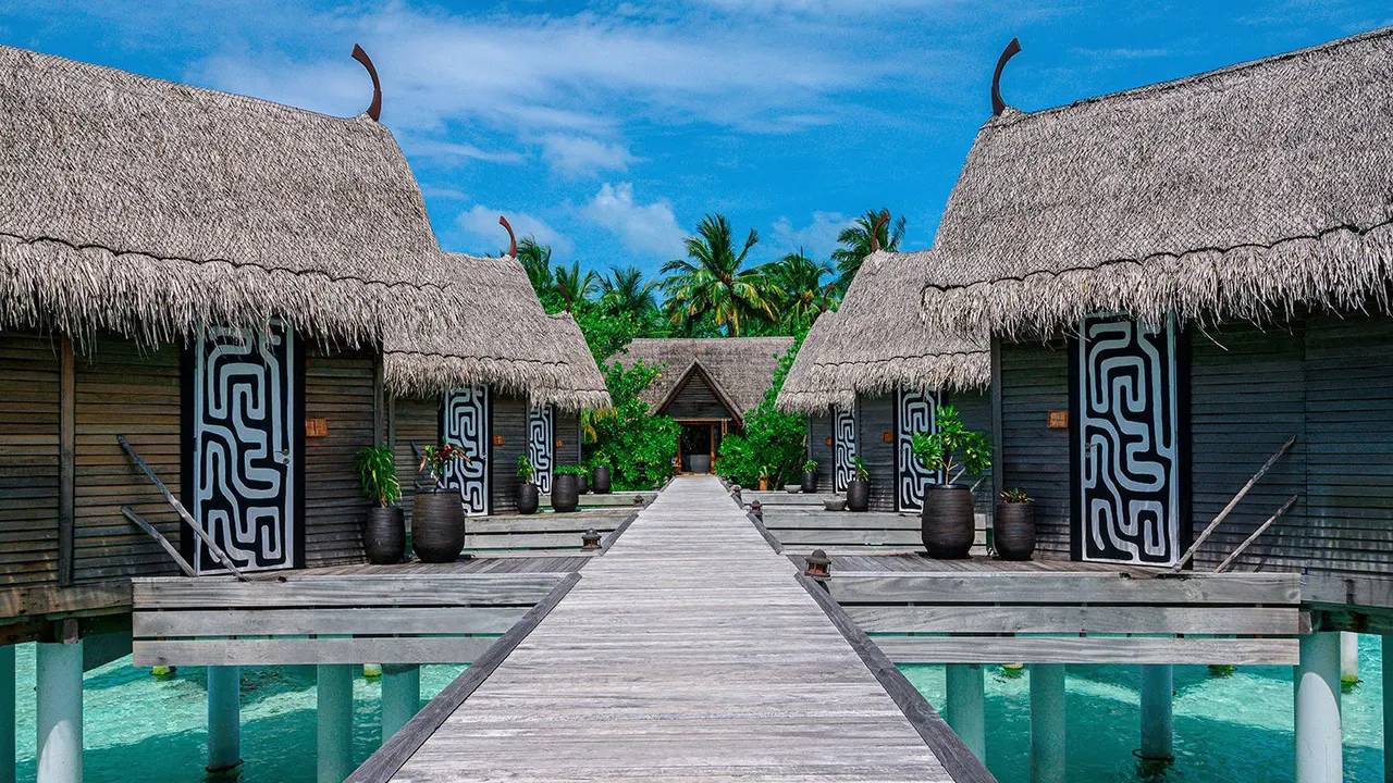 Constance Moofushi — image 35