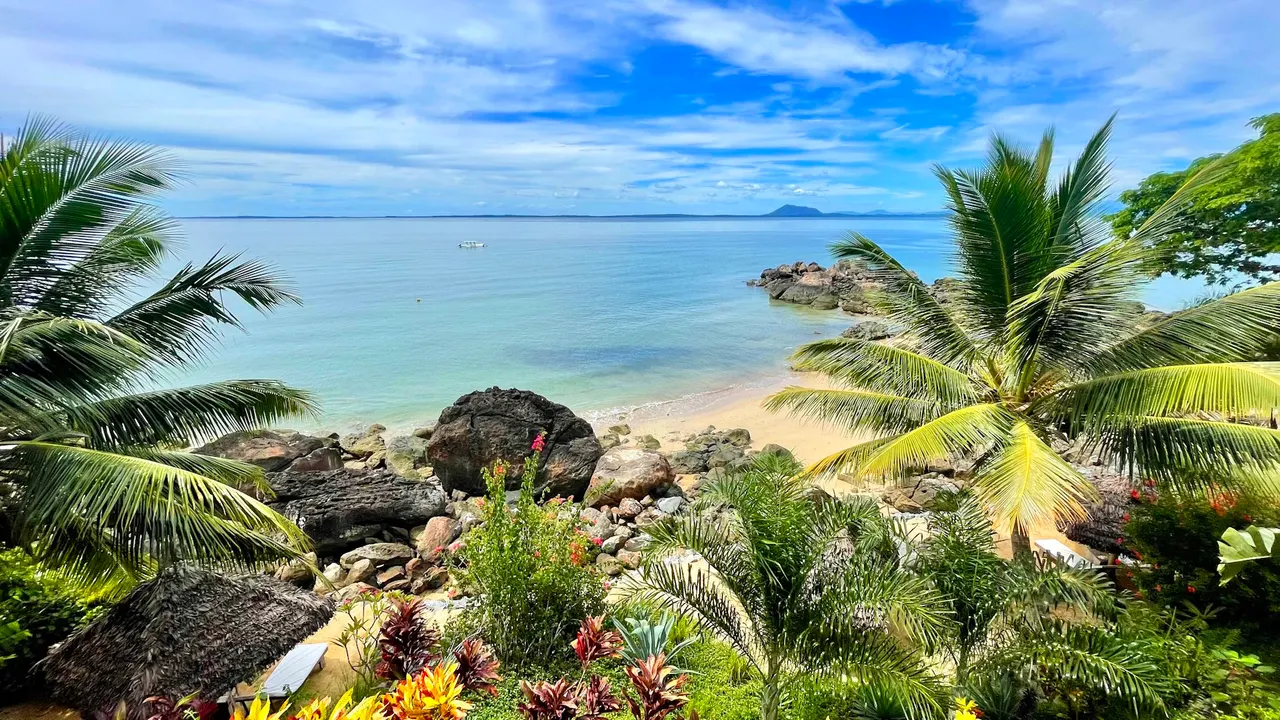 Komba on the Rocks — image 2