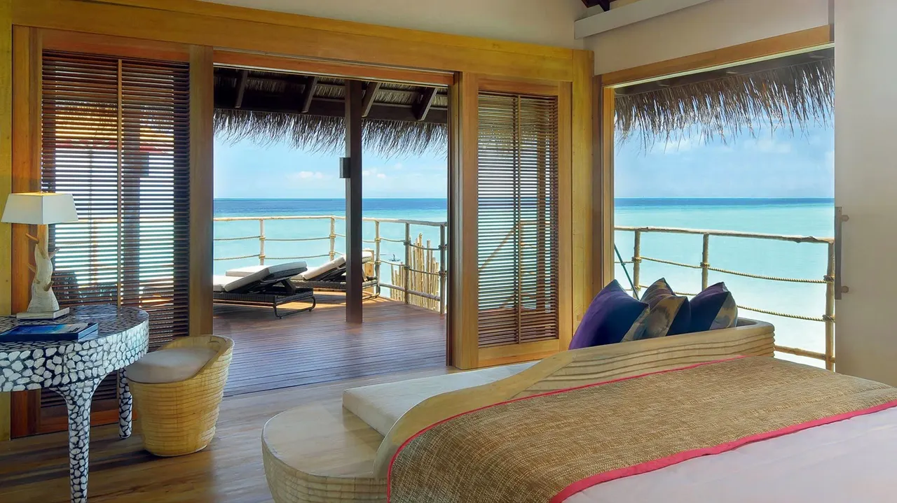 Constance Moofushi — image 7