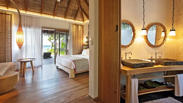 Constance Moofushi — image 2